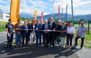 Sallanches accueille le Préfet de la Haute-Savoie et inaugure la voie verte route de l'Arve