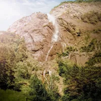 La cascade d'Arpenaz, qu'on ne vous présente plus 🤩

📷 @brice_svsnk 

#sallanches #sallanchestourisme #savoiemontblanc #montblanc #destinationmontblanc #montagne #hautesavoie #hautesavoietourisme