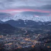 Encore une magnifique photo de la ville de Sallanches avec le Mont-Blanc en fond 🥰

📷 @jeanmarcbarey70

#sallanches #sallanchestourisme #savoiemontblanc #montblanc #destinationmontblanc #montagne #hautesavoie #hautesavoietourisme #sallanchesmontblanc